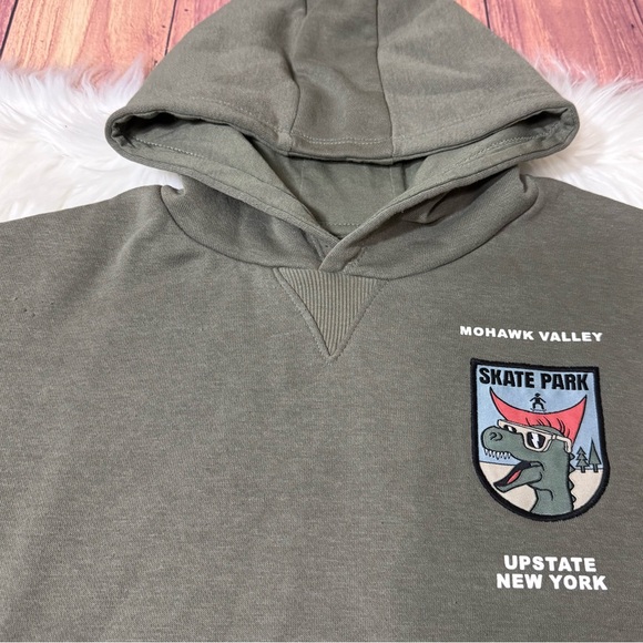 Primark Dino Skate Park Pullover Hoodie Boys Size 7-8 Yrs - Picture 4 of 16